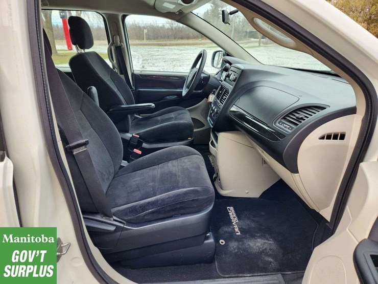 2013-dodge-grand-caravan-se-image-28