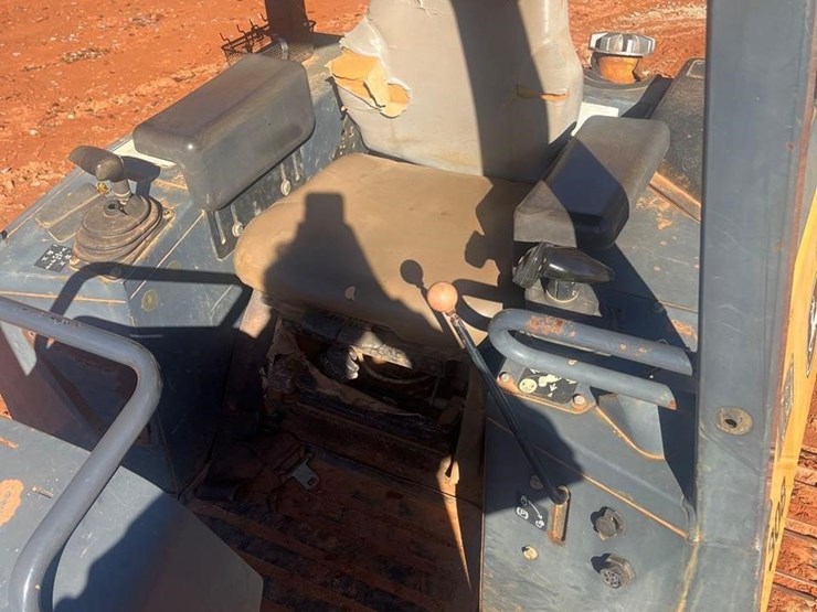 2010-deere-450j-lgp-image-17