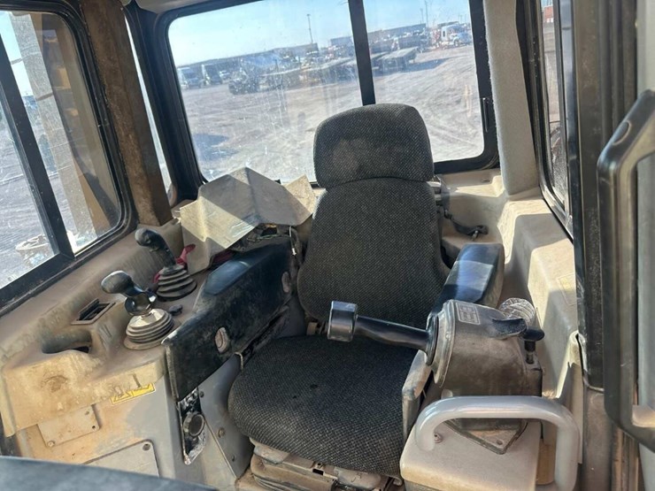 2008-caterpillar-d6t-image-7