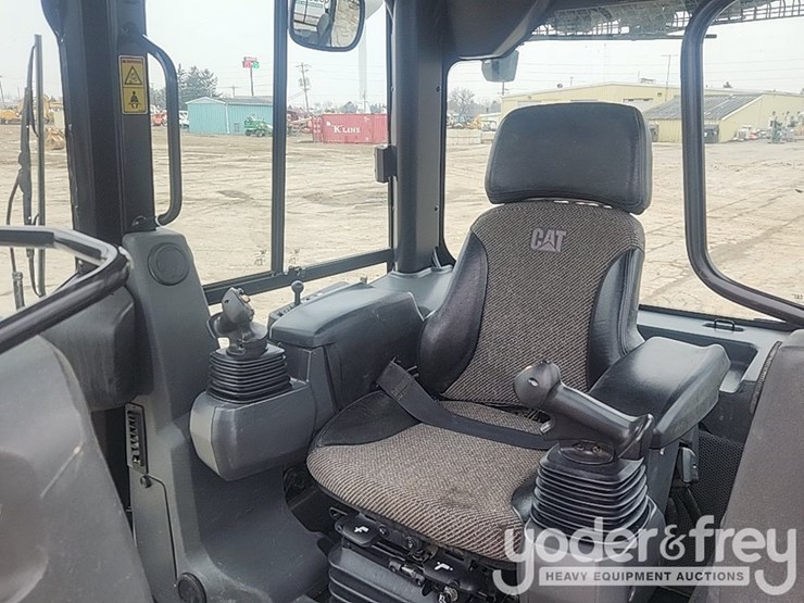 2019-caterpillar-d6k2-lgp-image-18