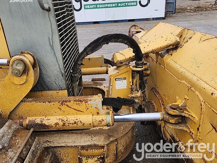 2004-deere-700h-image-16