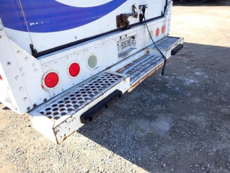 2012-freightliner-mt55-image-44