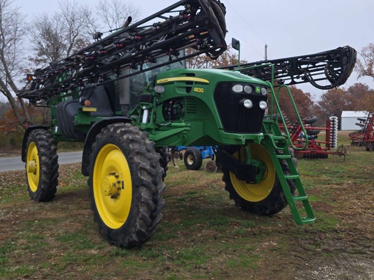 john-deere-4830-image-3