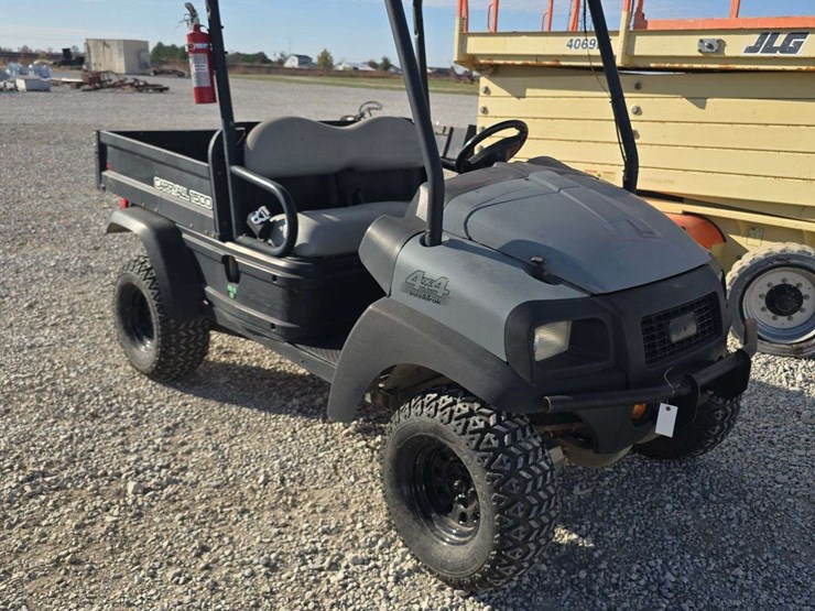 2016-club-car-ingersoll-rand,-carryall-1500-kubota-diesel,-1,348-hours,-4x4,-new-tires,-and-dump-bed,-runs-and-works-great-image-3