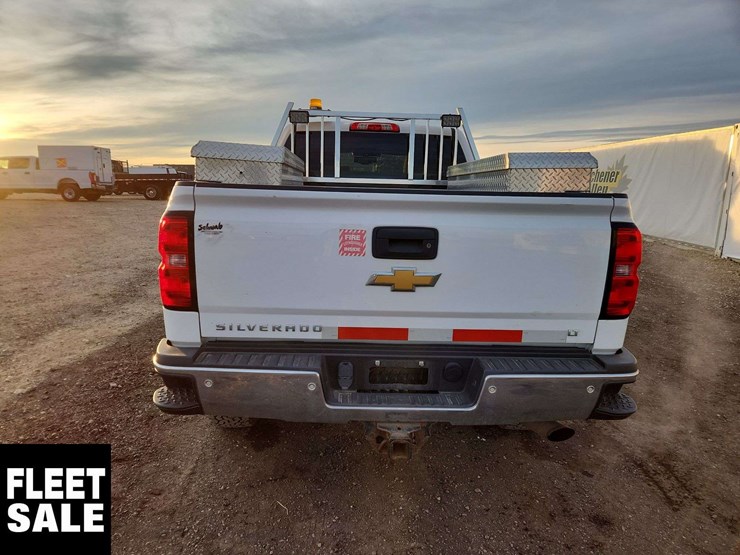 2015-chevrolet-silverado-2500hd-image-21