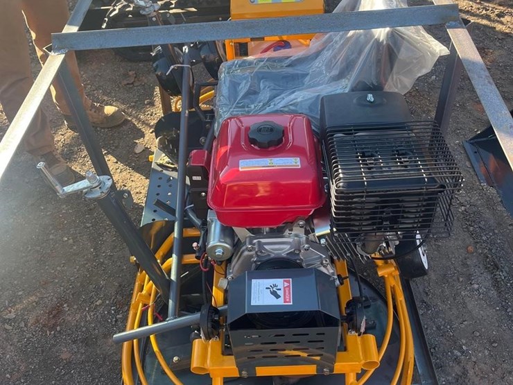 future-ride-on-trowel-image-2