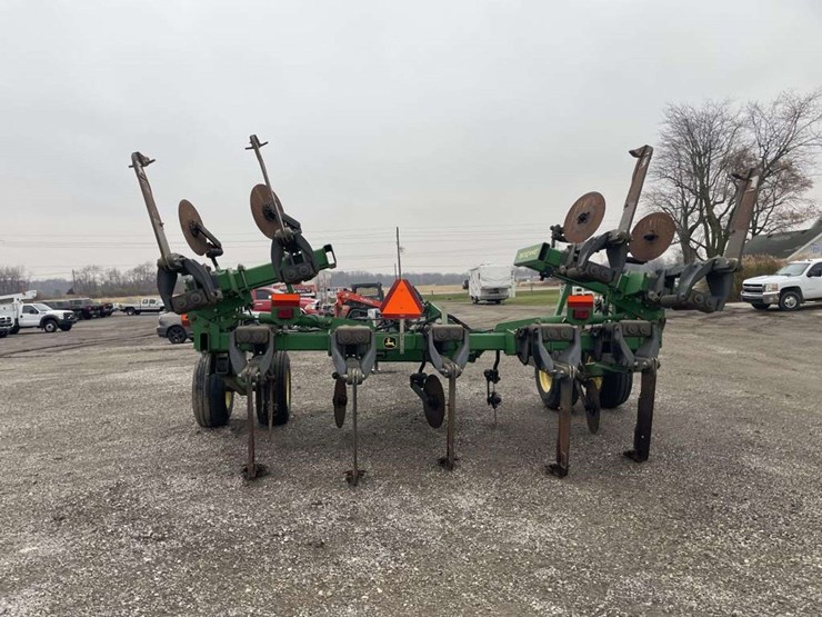 john-deere-2100-image-3