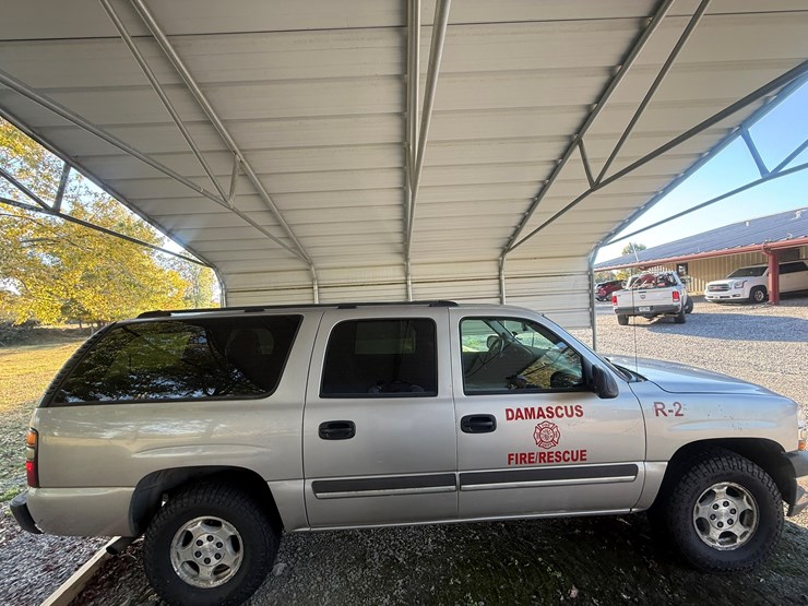 2004-chevrolet-suburban-image-13