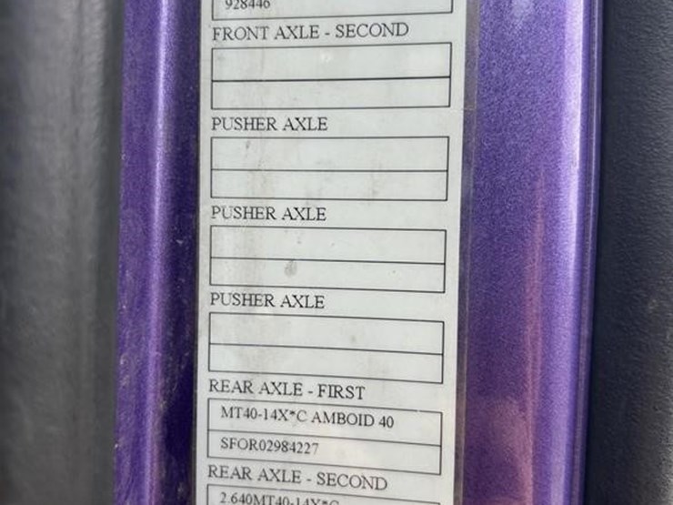 volvo-vnl42t670-image-9