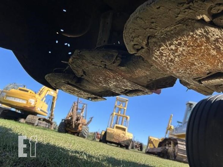 2014-new-holland-h7460-image-18