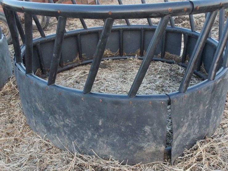 heavy-duty-poly-round-bale-feeder-image-1