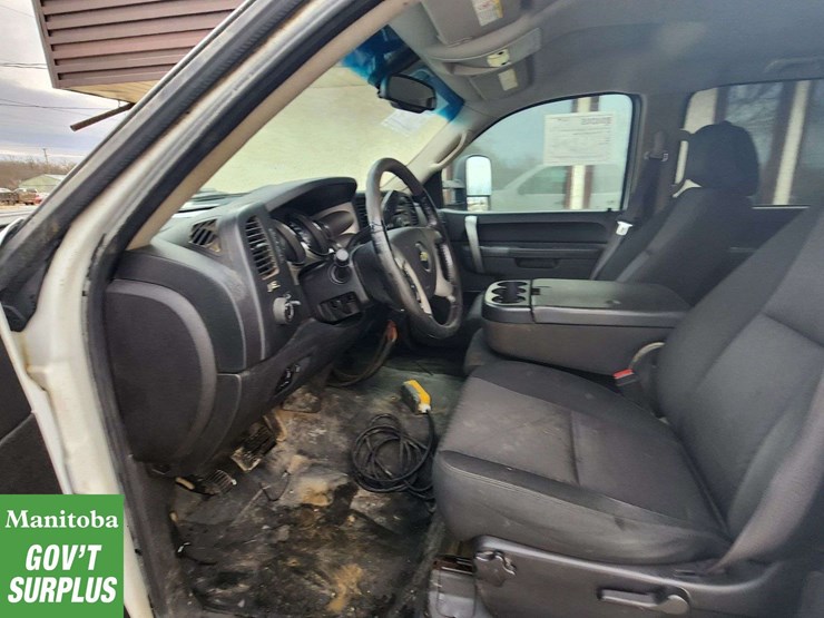 2013-chevrolet-silverado-3500hd-image-26