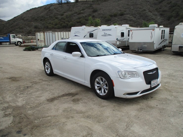 2021-chrysler-300-sedan,-image-2