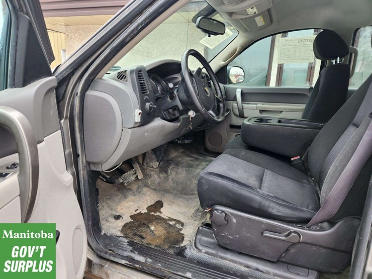 2012-chevrolet-silverado-2500hd-image-30