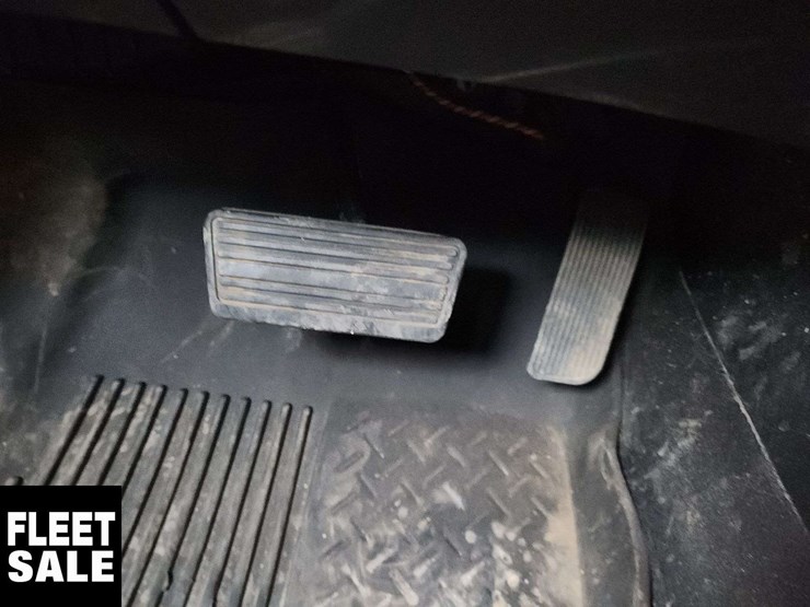 2015-chevrolet-silverado-2500hd-image-13