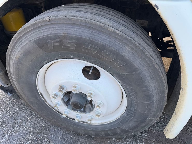 freightliner-semi-tractor-image-6