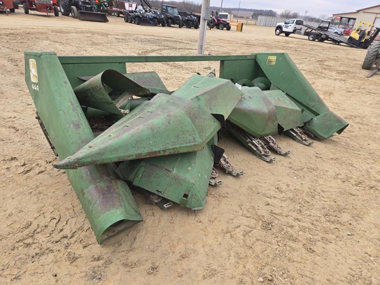 john-deere-444-image-8