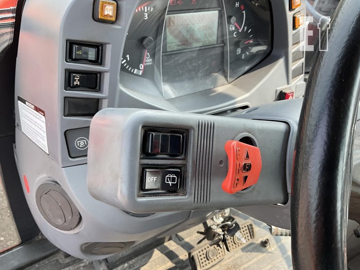 2015-kubota-m6-111-image-28