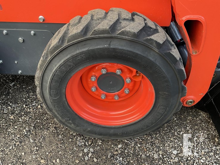 2021-kubota-ssv65-image-15