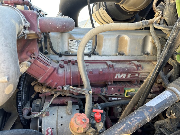 #33712-•-2011-mack-cxu-t/a-sleeper-truck-tractor-1m1aw09y5bm013138-image-52