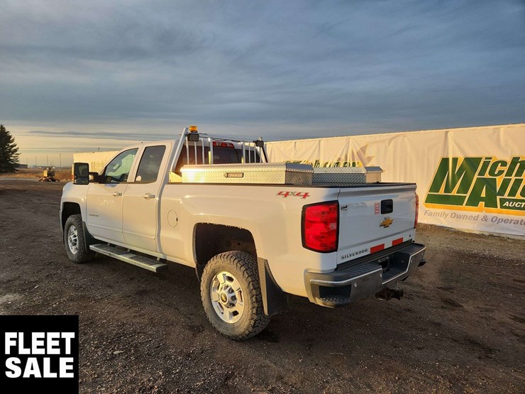 2015-chevrolet-silverado-2500hd-image-2