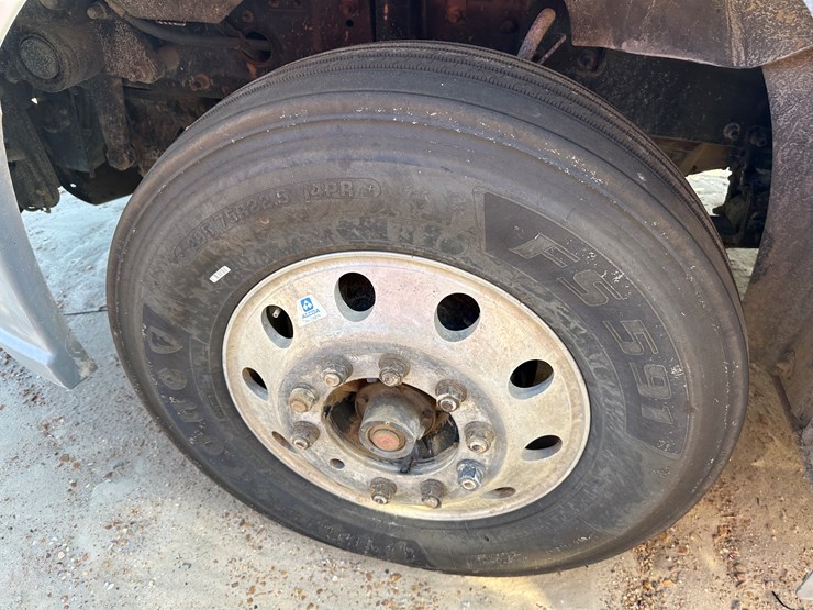 #33704-•-2011-mack-cxu-t/a-sleeper-truck-tractor-1m1aw09y8bm013165-image-9