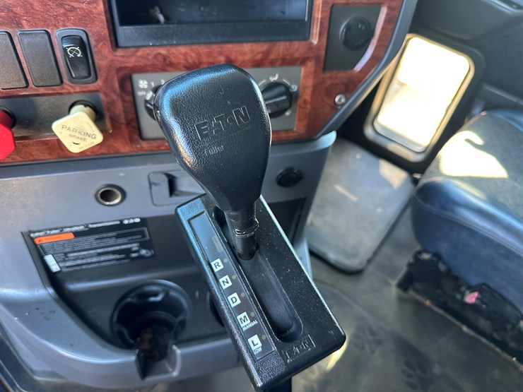 #33712-•-2011-mack-cxu-t/a-sleeper-truck-tractor-1m1aw09y5bm013138-image-72