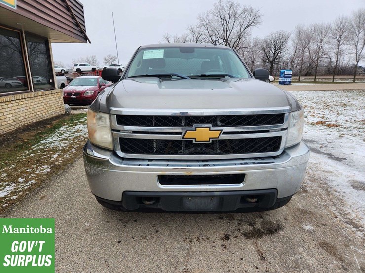 2012-chevrolet-silverado-2500hd-image-11