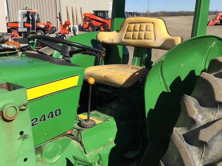 john-deere-2440-image-14