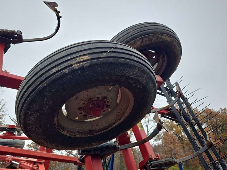 case-4300-field-cultivator,-c-shank,-28ft,-walking-tandems,-3-bar-spring-tooth-harrow,-rear-hitch-and-hyd.,-s/n--0623421-image-10