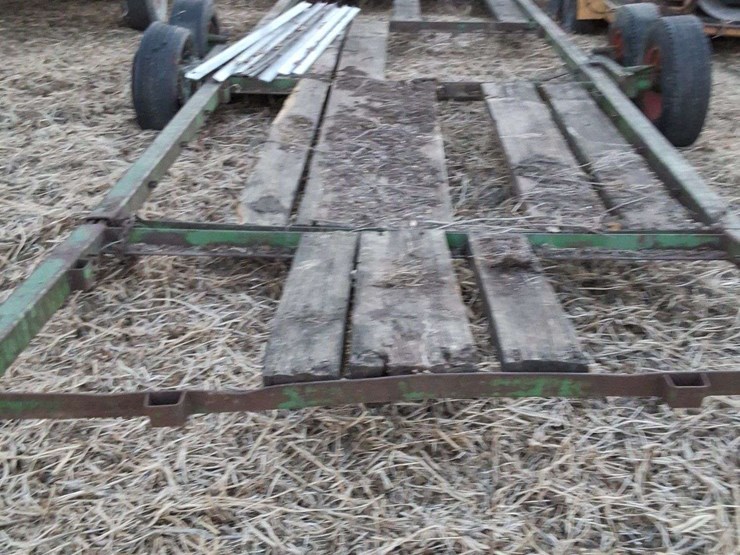 john-deere-equipment-trailer,-tandem-axle,-back-is-bent.-image-2