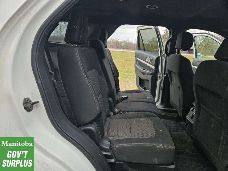 2017-ford-explorer-xlt-image-36