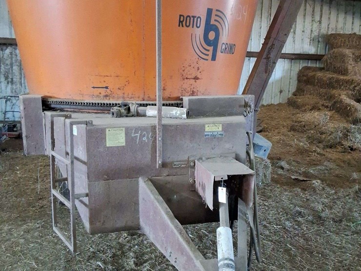 roto-grind-tub/bale-grinder,-with-spout,-small-1000pto,-image-1
