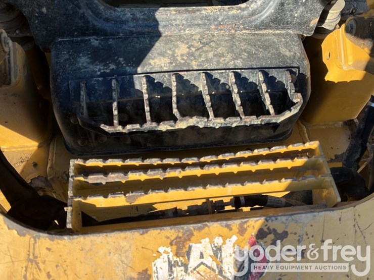 2019-caterpillar-279d3-image-16