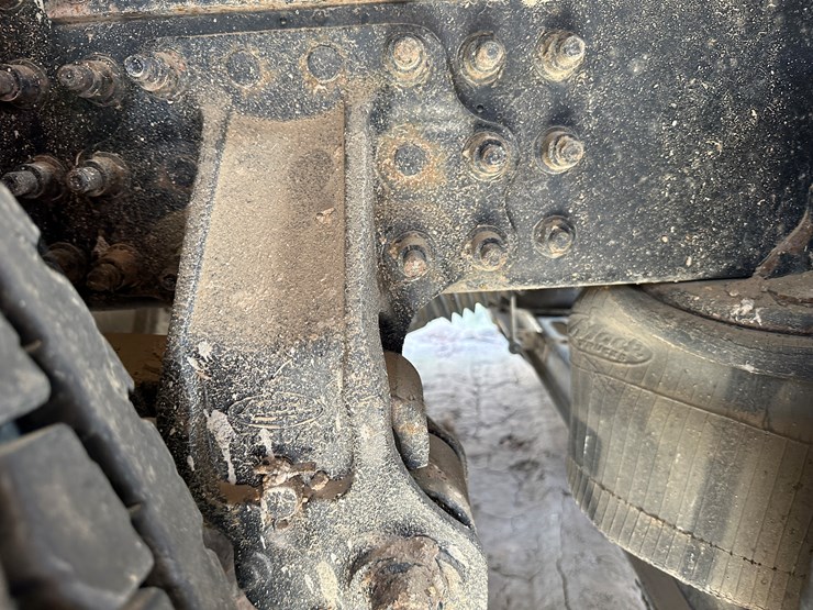 #33710-•-2011-mack-cxu-t/a-sleeper-truck-tractor-1m1aw09y3bm013638-image-20