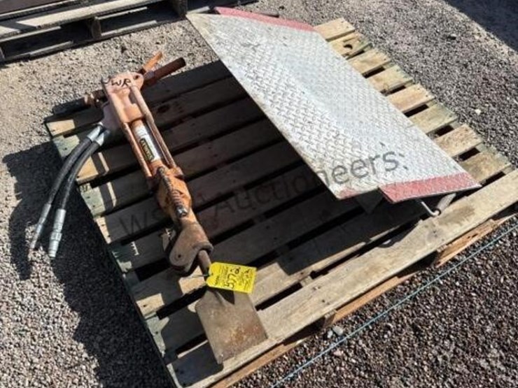 stanley-br-72-pneumatic-breaker-and-magliner-tl-image-1