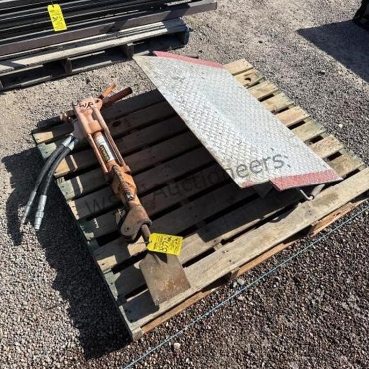 STANLEY BR-72 PNEUMATIC BREAKER AND MAGLINER TL