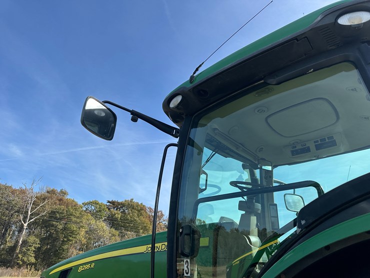 2010-john-deere-8295r-image-24