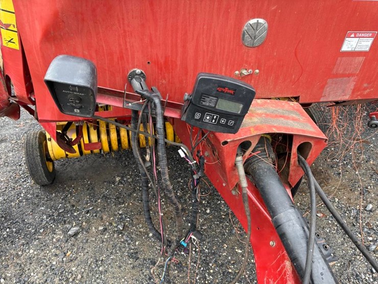 new-holland-br7060-image-6