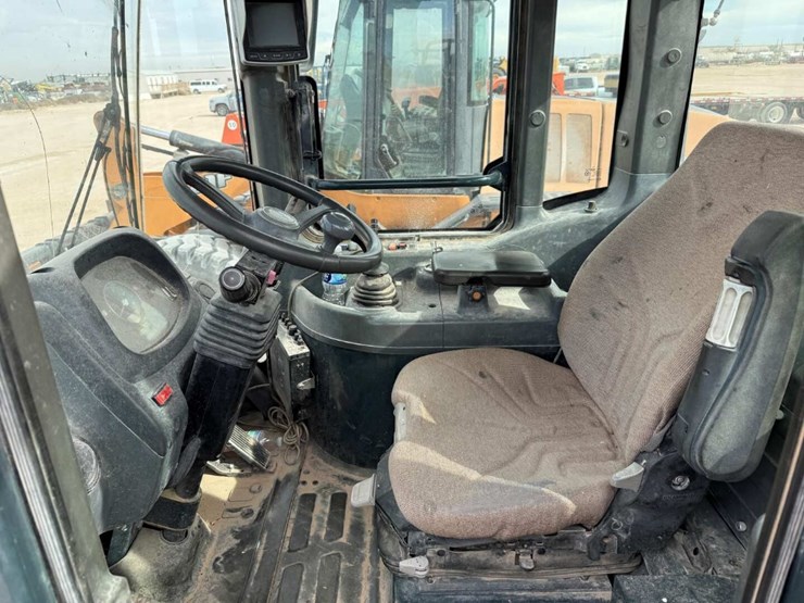 2012-hyundai-hl740-9-image-8