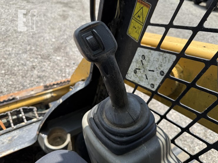 2019-caterpillar-249d-image-15