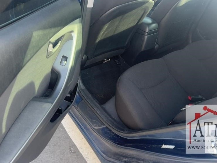 2010-hyundai-elantra-image-12