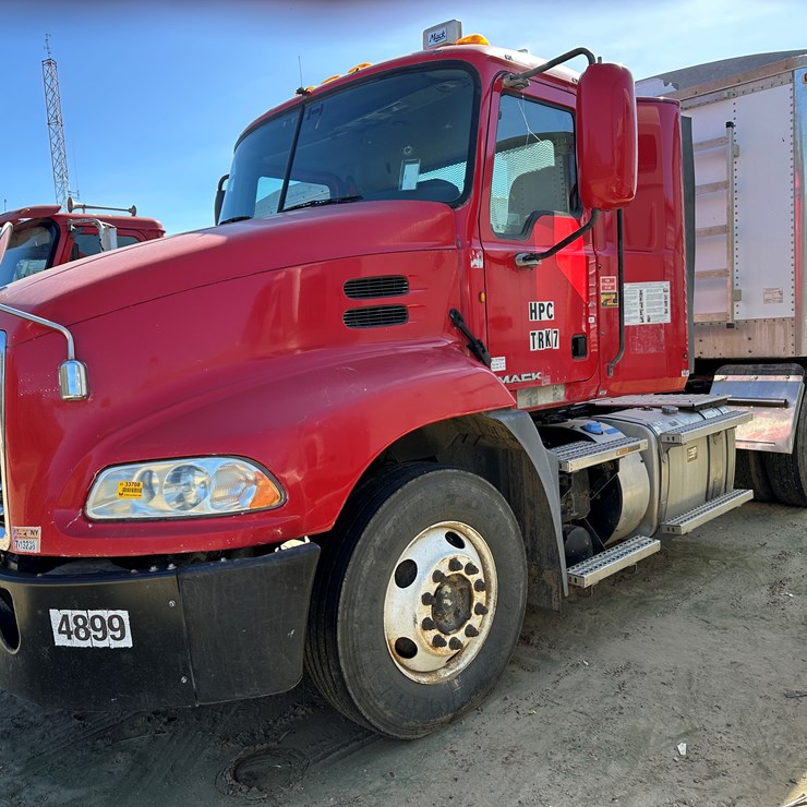 #33708 • 2014 Mack CXU T/A Daycab Truck Tractor 1M1AW02Y3EM038036