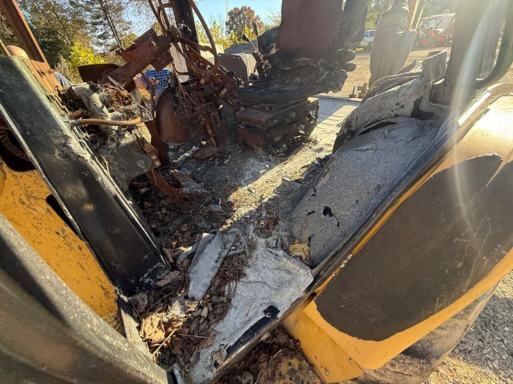 caterpillar-420d-image-83