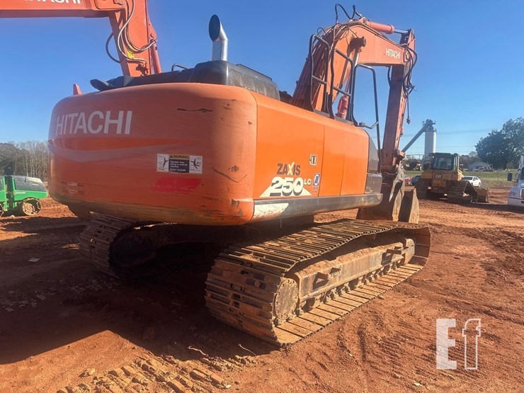 2016-hitachi-zx250-lc-image-3