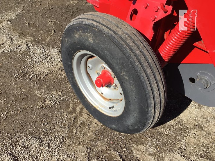 2012-massey-ferguson-1734-image-14