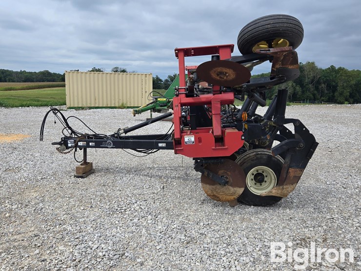 unverferth-130-zone-builder-no-till-ripper-image-8