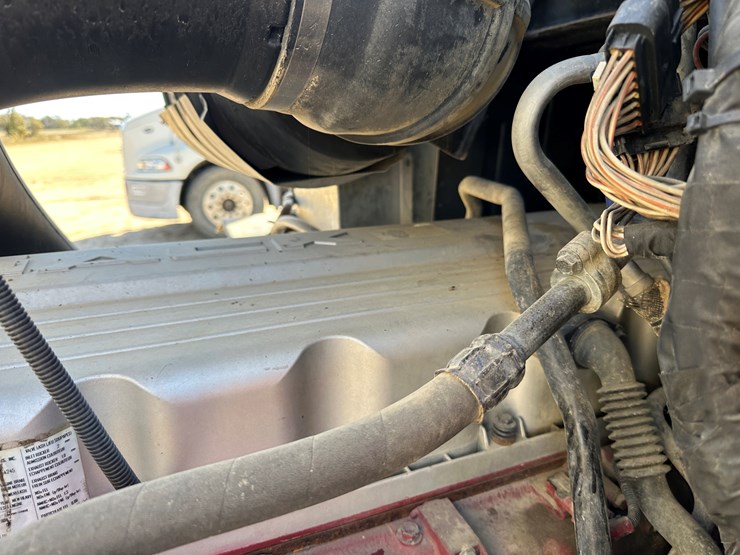 #33704-•-2011-mack-cxu-t/a-sleeper-truck-tractor-1m1aw09y8bm013165-image-52