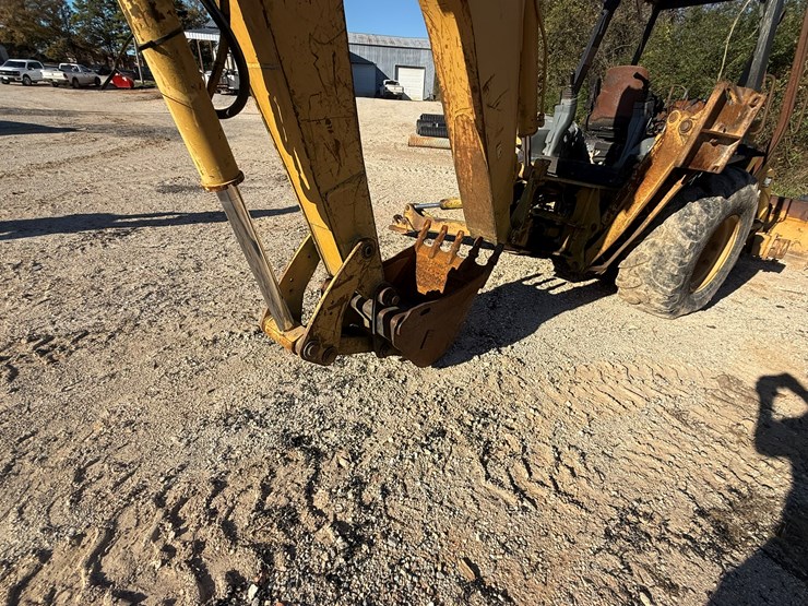 caterpillar-420d-image-28