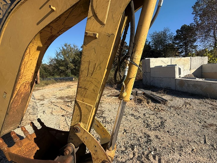 caterpillar-420d-image-33